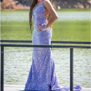 Lavender prom dress small alteration on the bottom so i wouldn’t step on it